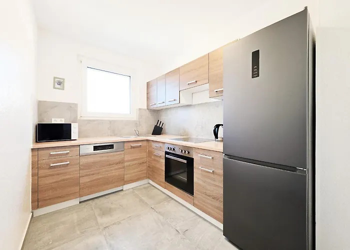 Apartment Tolstov - Monteurwohnung - 3 Schlafzimmer - Küche - Balkon - Waschmaschine Duisburg