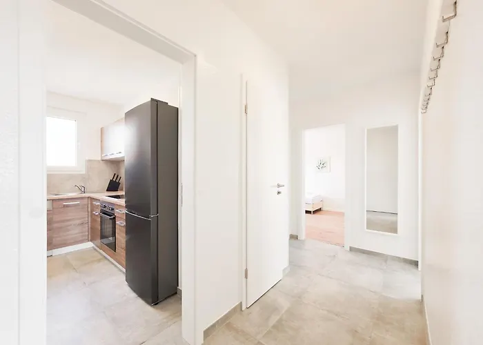 Tolstov - Monteurwohnung - 3 Schlafzimmer - Küche - Balkon - Waschmaschine *